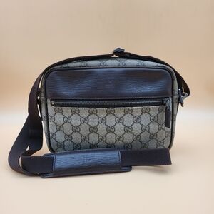 Gucci GG Supreme Camera Crossbody Shoulder Bag, Authentic w/COA..